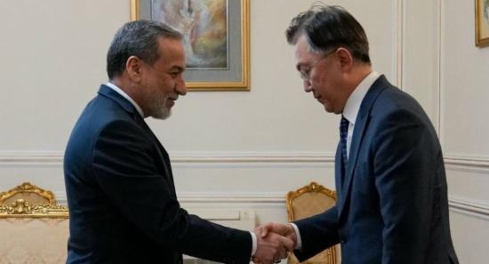 Iran FM meets South Korean envoy in Tehran